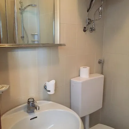 Otel Fioroni 2*
