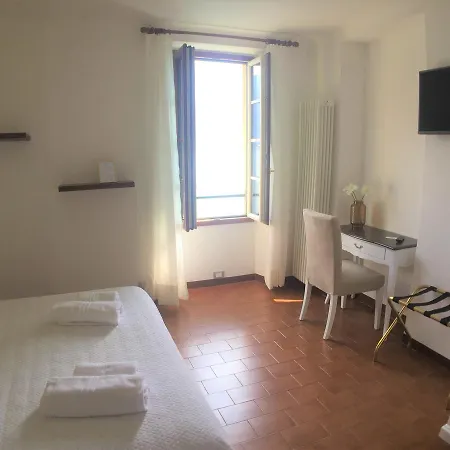 Otel Fioroni 2*